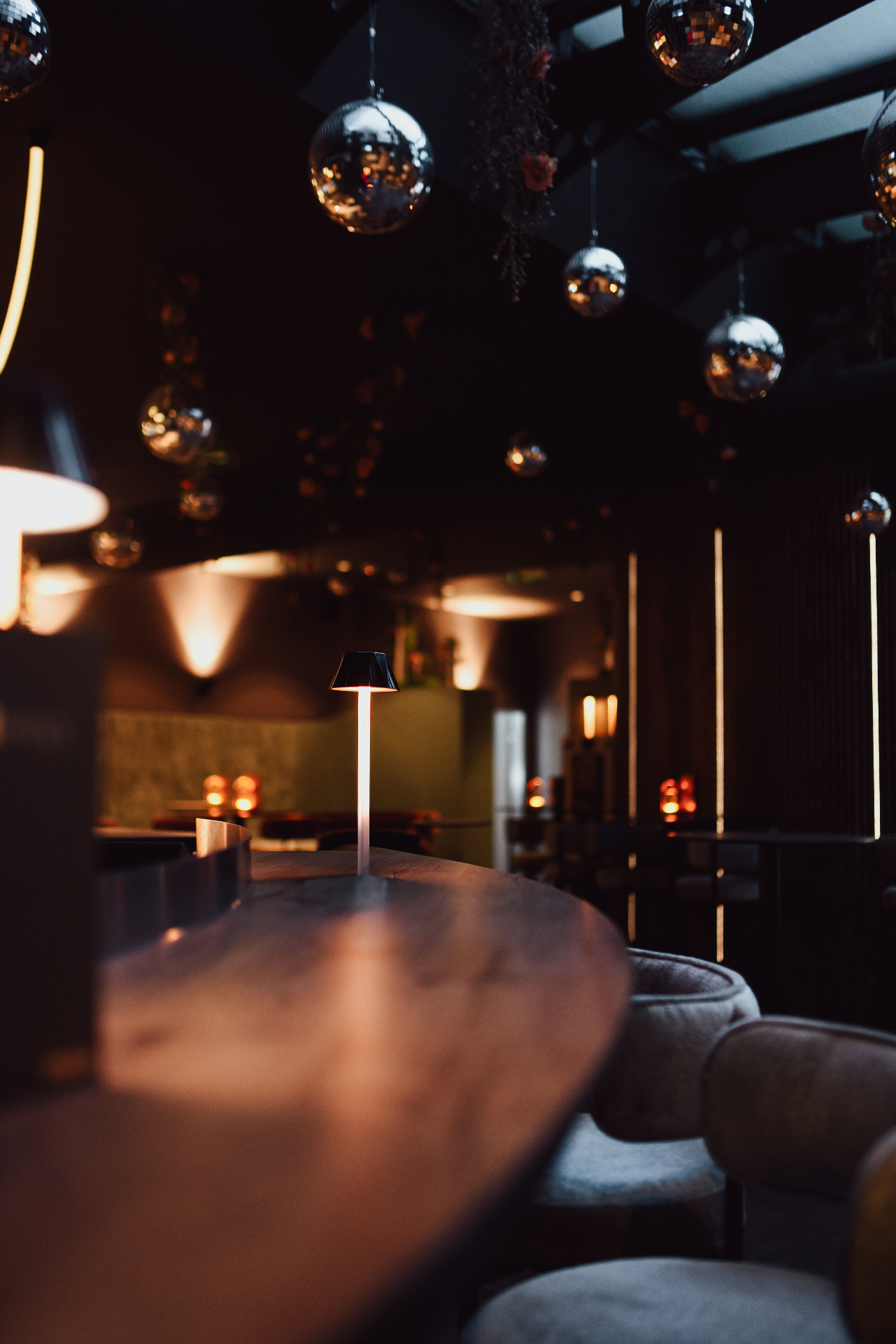 Close-up of the bar with pendant lamps and mirror balls